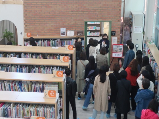 e_222-10-14 도서관대회 방문 (3).JPG