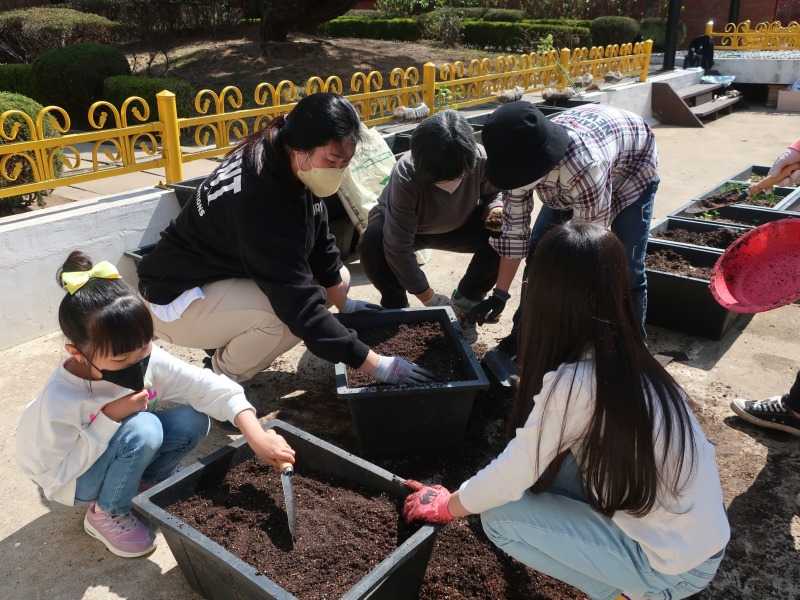 2022-4-2-주말가족텃밭놀이 (113).JPG